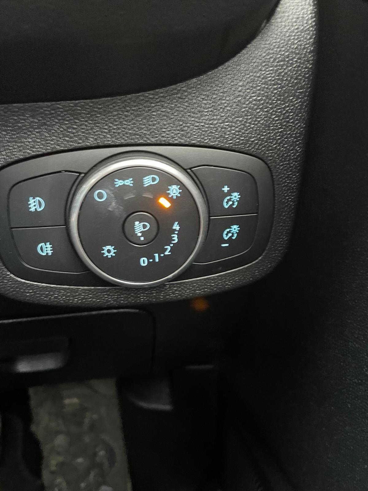 Ford Fiesta - image 11